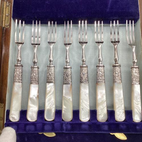 Walker & Hall 社（ウォーカー＆ホール）カトラリーセット ナイフ8本 フォーク8本