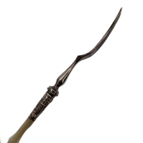 Walker & Hall 社（ウォーカー＆ホール）カトラリーセット ナイフ8本 フォーク8本