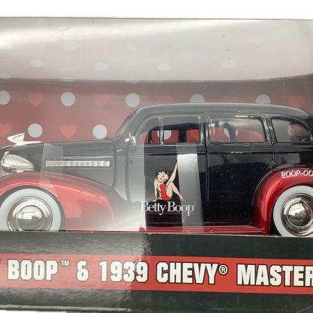 モデルカー 1:24 Hollywood Rides 1939 CHEVY MASTER DELUXE W/BETTY BOOP