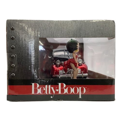 モデルカー 1:24 Hollywood Rides 1939 CHEVY MASTER DELUXE W/BETTY BOOP