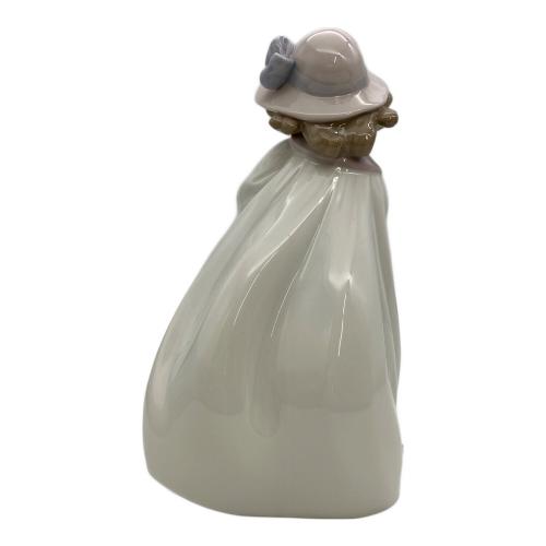 LLADRO (リヤドロ) フィギュリン 心の花シリーズ ブーケを持つ少女