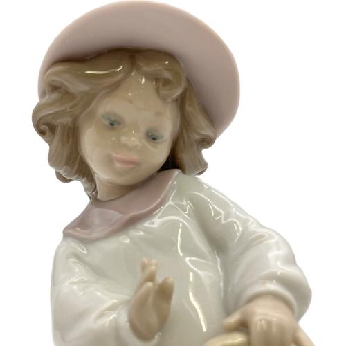 LLADRO (リヤドロ) フィギュリン 心の花シリーズ ブーケを持つ少女