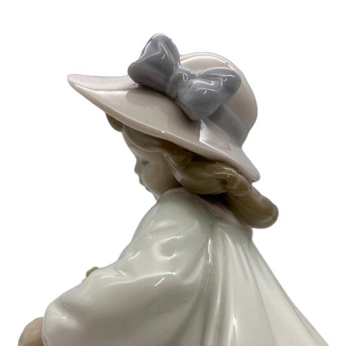 LLADRO (リヤドロ) フィギュリン 心の花シリーズ ブーケを持つ少女