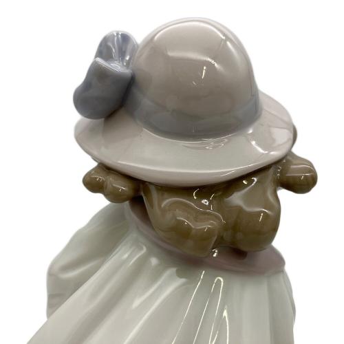 LLADRO (リヤドロ) フィギュリン 心の花シリーズ ブーケを持つ少女