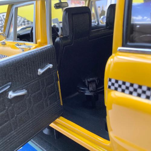 SUNSTAR (サンスタ) ミニカー NO.2501 CHECKER TAXICAB 1981 New York Checker Cab 1:18