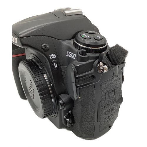 Nikon (ニコン) デジタル一眼レフカメラ D300 ■