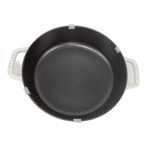 Staub (ストウブ) ブレイザー・ソテーパン SIZE 24cm ホワイト