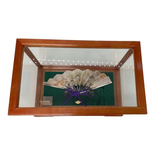 末廣 秀雄作 純銀仕上 扇子 松竹梅 高さ5寸 ※変色有・企業名有