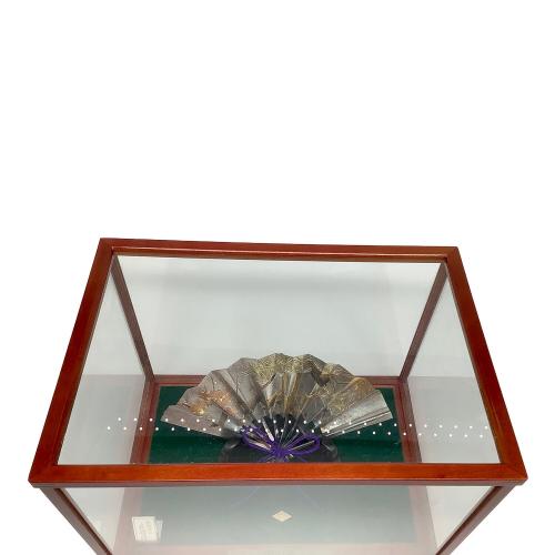 末廣 秀雄作 (スエヒロ ヒデオ) 純銀仕立 扇子 松竹梅 7寸 ※変色有・企業名有