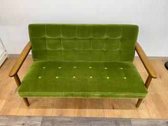 カリモク60 (カリモクロクマル) 2人掛けソファー モケットグリーン Kチェア 2シーター