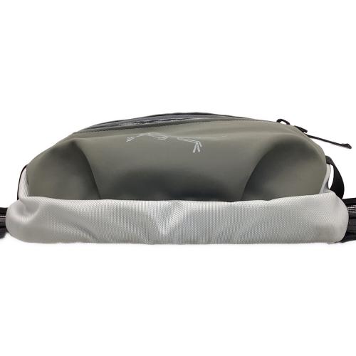 ARC'TERYX (アークテリクス) ボディーバッグ グレー X000008017 Arro Waist Pack