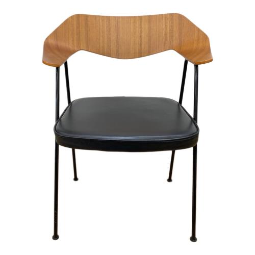 Case Furniture アームチェアー ナチュラル×ブラック 675チェア