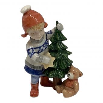 ROYAL COPENHAGEN (ロイヤル・コペンハーゲン) フィギュリン 少女とツリー 264