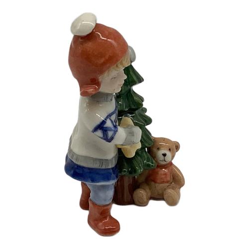 ROYAL COPENHAGEN (ロイヤル・コペンハーゲン) フィギュリン 少女とツリー 264