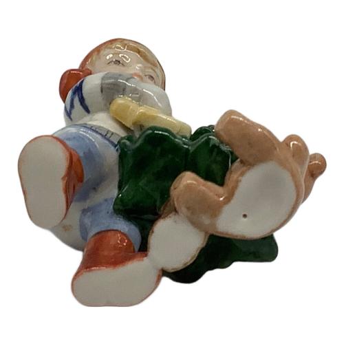 ROYAL COPENHAGEN (ロイヤル・コペンハーゲン) フィギュリン 少女とツリー 264