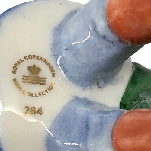 ROYAL COPENHAGEN (ロイヤル・コペンハーゲン) フィギュリン 少女とツリー 264