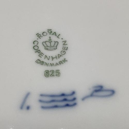 ROYAL COPENHAGEN (ロイヤル・コペンハーゲン) プレート 25cm ブルーフルーテッド・ハーフレース