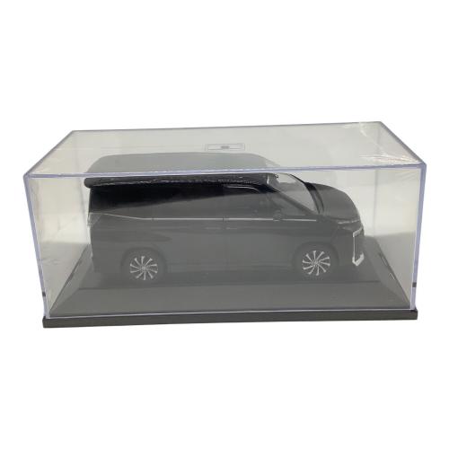 TOYOTA (トヨタ) ボクシー モデルカー 1/30スケール ダイキャスト製 ブラック