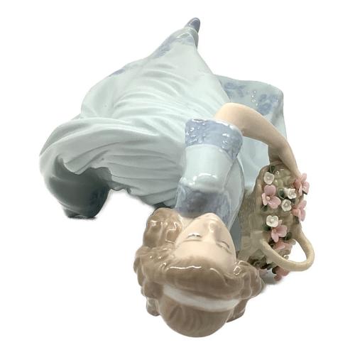 LLADRO (リヤドロ) フィギュリン 「春のお庭にかえって」 06130