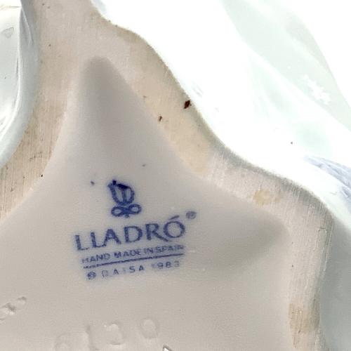 LLADRO (リヤドロ) フィギュリン 「春のお庭にかえって」 06130
