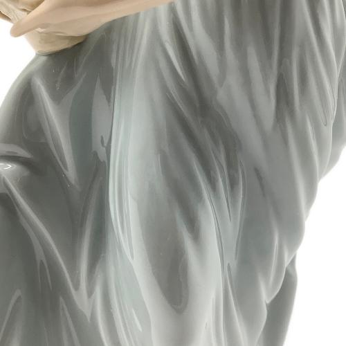LLADRO (リヤドロ) フィギュリン 「春のお庭にかえって」 06130