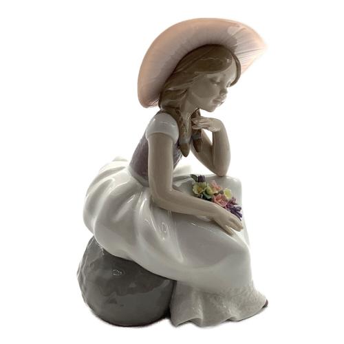 LLADRO (リヤドロ) フィギュリン 春めく季節 01009749