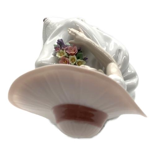 LLADRO (リヤドロ) フィギュリン 春めく季節 01009749