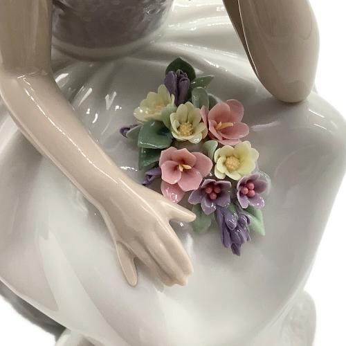 LLADRO (リヤドロ) フィギュリン 春めく季節 01009749