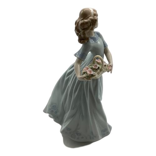 LLADRO (リヤドロ) フィギュリン 春のお庭にかえって 06130