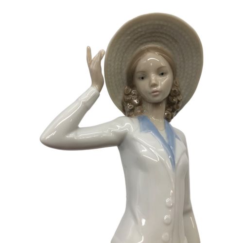 LLADRO (リヤドロ) フィギュリン 春のそよ風