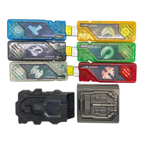 仮面ライダーW(ダブル) (カメンライダーダブル) BANDAI（バンダイ）COMPLETE SELECTION MODIFICATION 仮面ライダー 軽度の使用感有