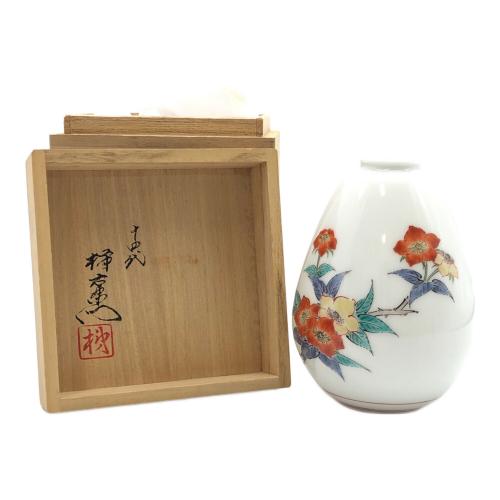 十四代柿右衛門 (ジュウヨンダイカキエモン) 一輪挿し 錦苺花文 釣鐘型 箱付 ヨゴレ有