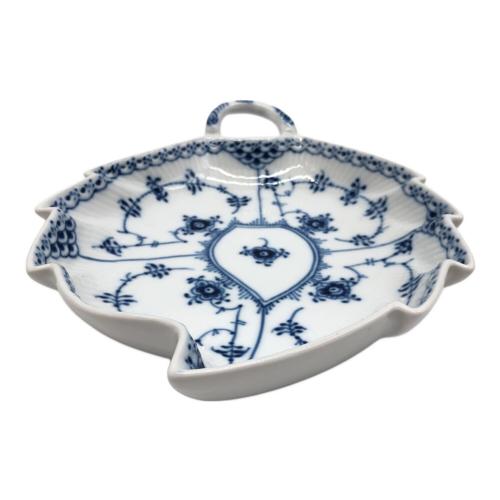 ROYAL COPENHAGEN (ロイヤル・コペンハーゲン) プレート 葉型 ブルーフルーテッド・ハーフレース