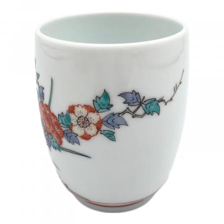 新春SALE 十四代柿右衛門　錦　蓋つき湯呑み椀 牡丹　磁器製 十五代柿右衛門 (ジュウゴダイカキエモン) 湯呑み 錦 牡丹鳥文