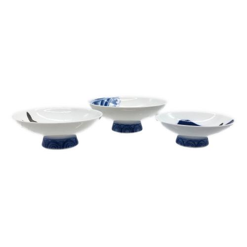 【深川製磁】白金波鶴紋　屠蘇器揃（銚子、盃3個、面長皿） 白金波鶴紋 屠蘇器揃 | 有田焼 深川製磁｜公式オンラインストア