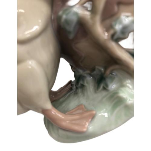 LLADRO (リヤドロ) フィギュリン お庭で(アヒルとカエル)｜トレファク
