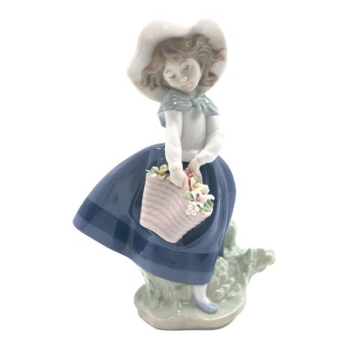 LLADRO (リヤドロ) フィギュリン きれいな花ばかり