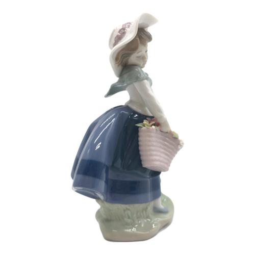 LLADRO (リヤドロ) フィギュリン きれいな花ばかり