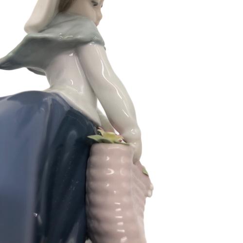 LLADRO (リヤドロ) フィギュリン きれいな花ばかり