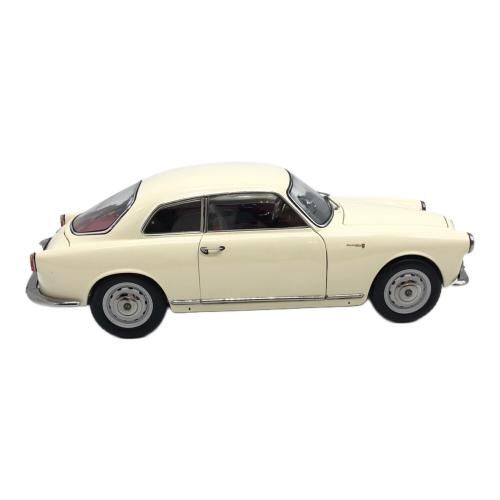 京商 (キョウショウ) 1/18 アルファロメオ ジュリエッタ スプリント ホワイト モデルカー