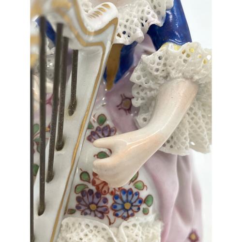 Volkstedt（フォルクシュテット） フィギュリン ハープを弾く貴婦人