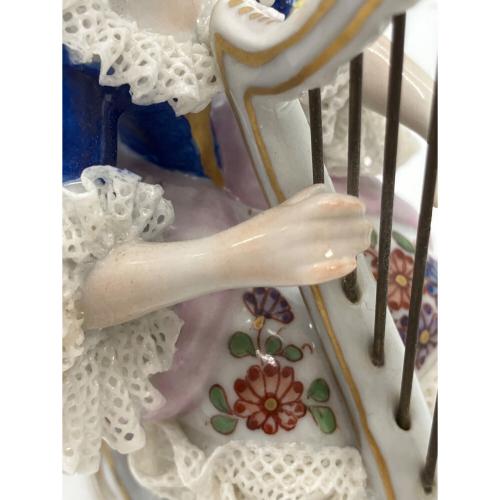 Volkstedt（フォルクシュテット） フィギュリン ハープを弾く貴婦人