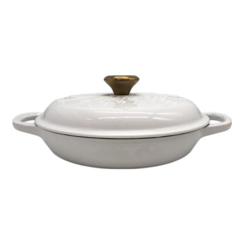 LE CREUSET (ルクルーゼ) 両手鍋 ホワイト シグニチャー ビュッフェ・キャセロール スノーフレーク