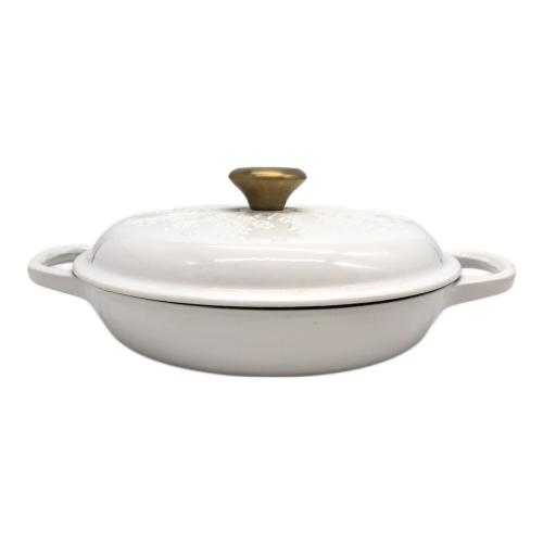 LE CREUSET (ルクルーゼ) 両手鍋 ホワイト シグニチャー ビュッフェ・キャセロール スノーフレーク