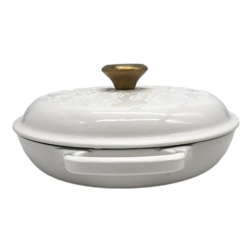 LE CREUSET (ルクルーゼ) 両手鍋 ホワイト シグニチャー ビュッフェ・キャセロール スノーフレーク