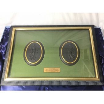 Wedgwood 彫刻額 BLACK BASALT HERCULANEUM