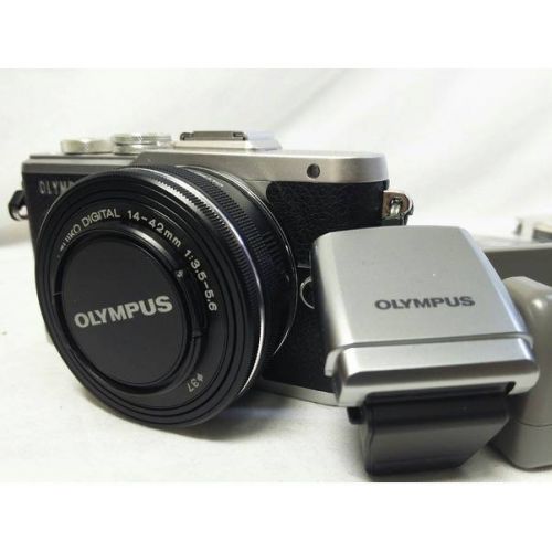 OLYMPUS ミラーレス一眼カメラ E-PL8 1700万画素 BHSA22256 タッチパネル式下開きモニターを採用したミラーレス一眼カメラ