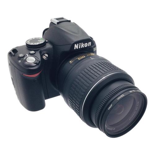 Nikon (ニコン) デジタル一眼レフカメラ D3000 ＜セットレンズ＞・AF-S DX NIKKOR 18-55mm F3.5-5.6G VR（35mm判換算で27-82.5mm）