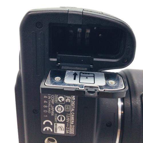 Nikon (ニコン) デジタル一眼レフカメラ D3000 ＜セットレンズ＞・AF-S DX NIKKOR 18-55mm F3.5-5.6G VR（35mm判換算で27-82.5mm）