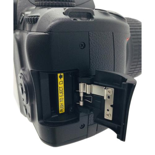 Nikon (ニコン) デジタル一眼レフカメラ D3000 ＜セットレンズ＞・AF-S DX NIKKOR 18-55mm F3.5-5.6G VR（35mm判換算で27-82.5mm）